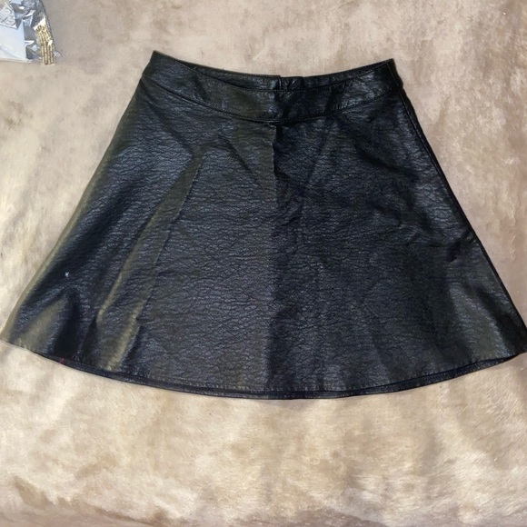 Faux Leather skater skirt - Picture 1 of 2